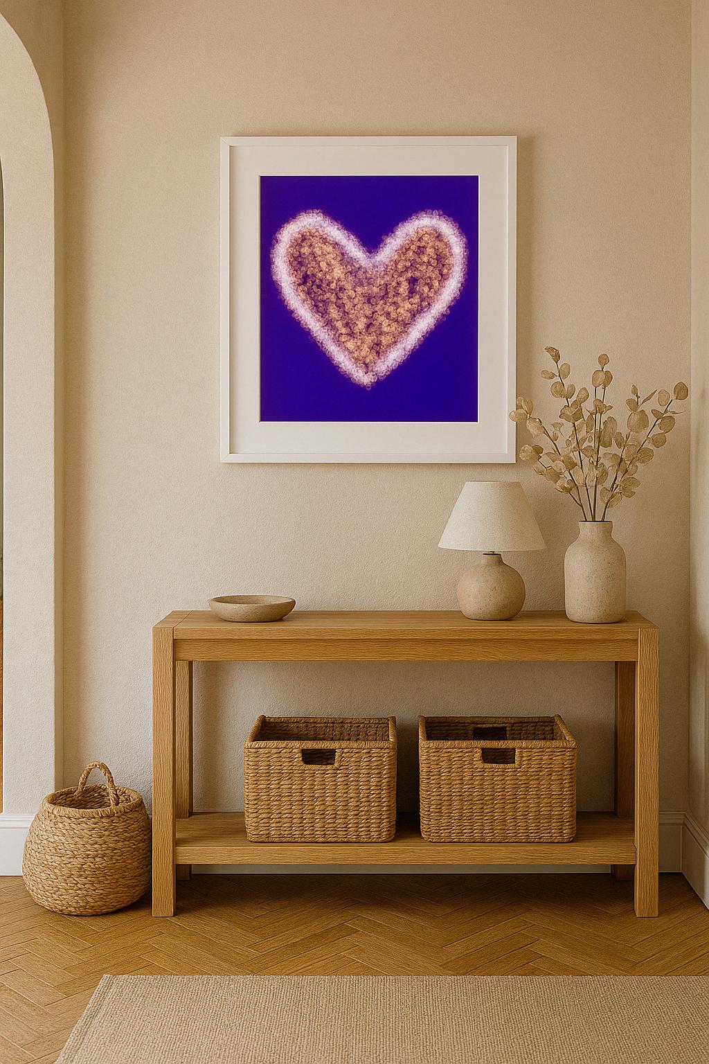 Art Cœur débordant au-dessus console bois, décoration chaleureuse romantique

